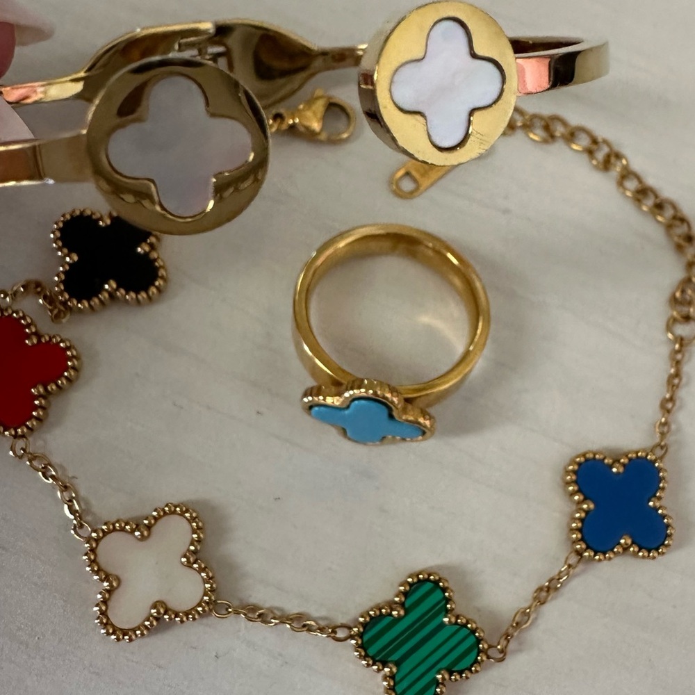 Bundle of three mother of pearl  Clover Design - Picture 7 of 9